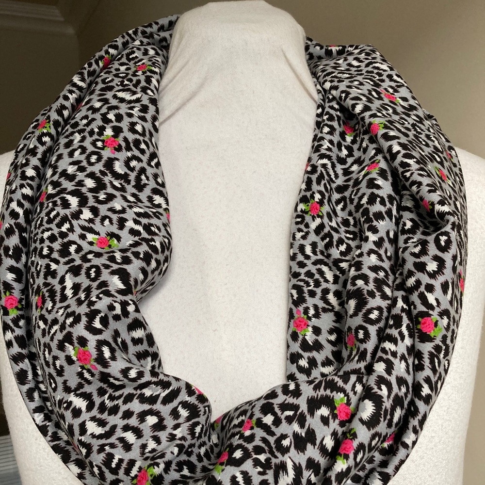 Hand made loop scarf